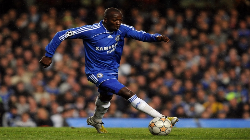 Makelele chính là người đã bắt chết vị trí này, sau đó là sự phát triển của các cầu thủ dạng như Makelele