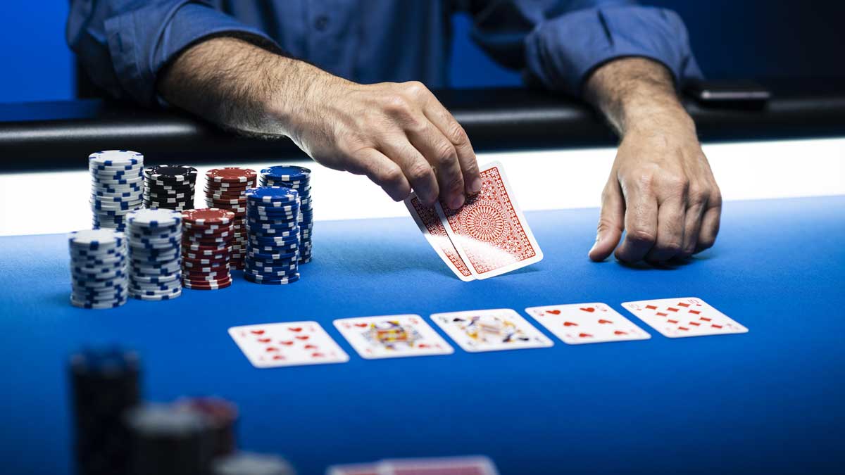 Cách chơi Poker sàn ngắn | Tự nhiên8