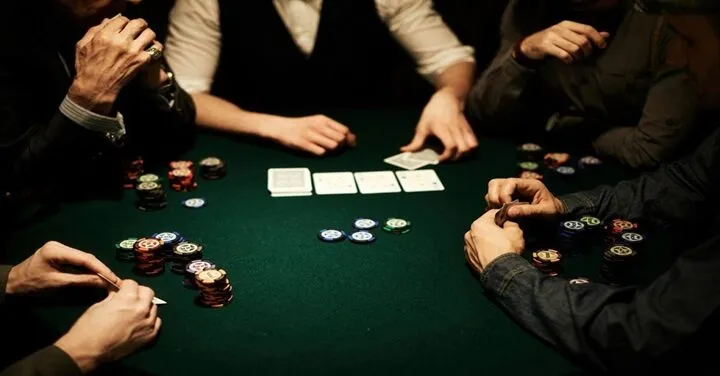 Hướng dẫn chi tiết về luật chơi poker dành cho người mới bắt đầu