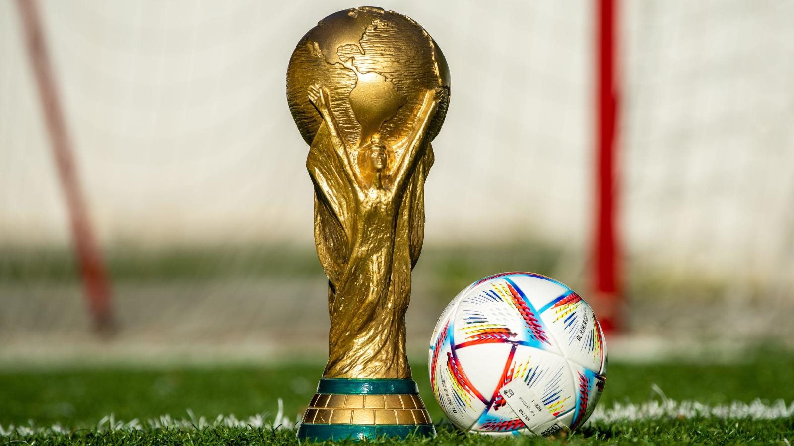 Sự thật thú vị về chiếc cúp vô địch World Cup: Chiếc cúp mà Messi nhận được chỉ là