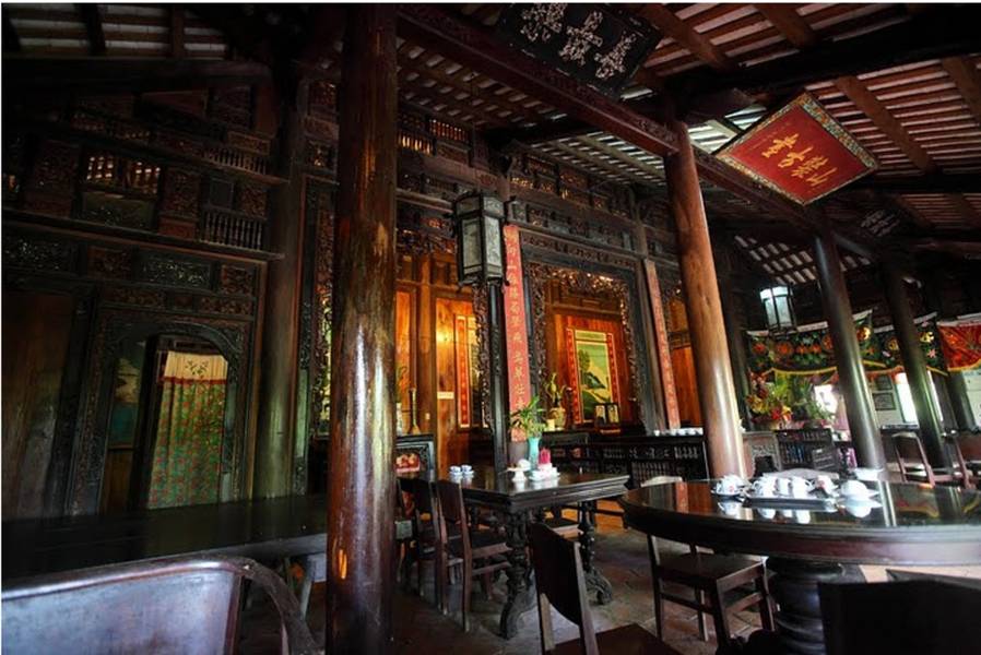 Ngôi nhà cổ có trăm cây cột