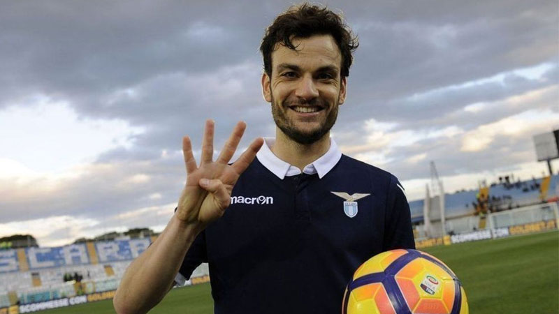 Poker là gì? Lập Poker trong bóng đá là gì?