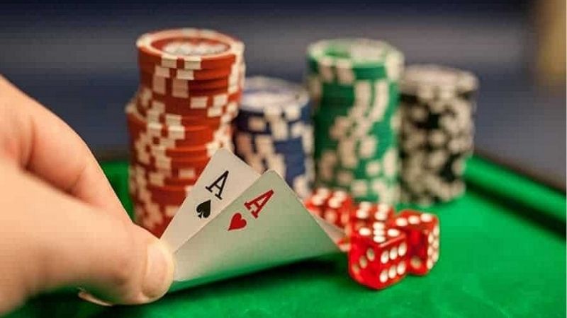 Cù Lũ có nghĩa là gì? Những game bài dùng Cù Lũ 3 Cù lũ xuất hiện trong Poker, Mậu binh và Xì tố