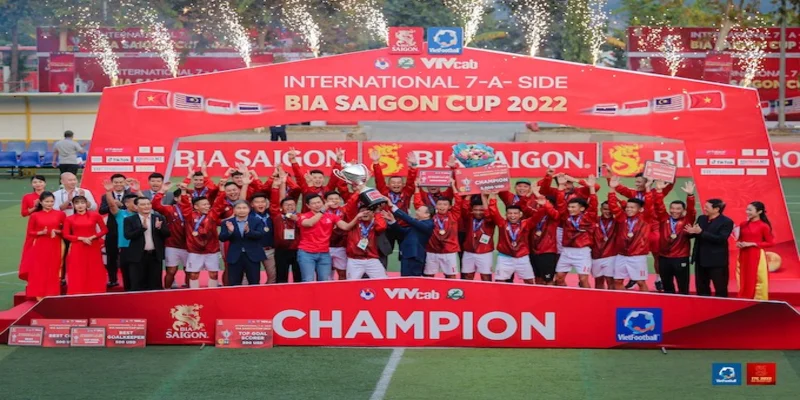 Trận đấu bóng đá 7 người phong trào