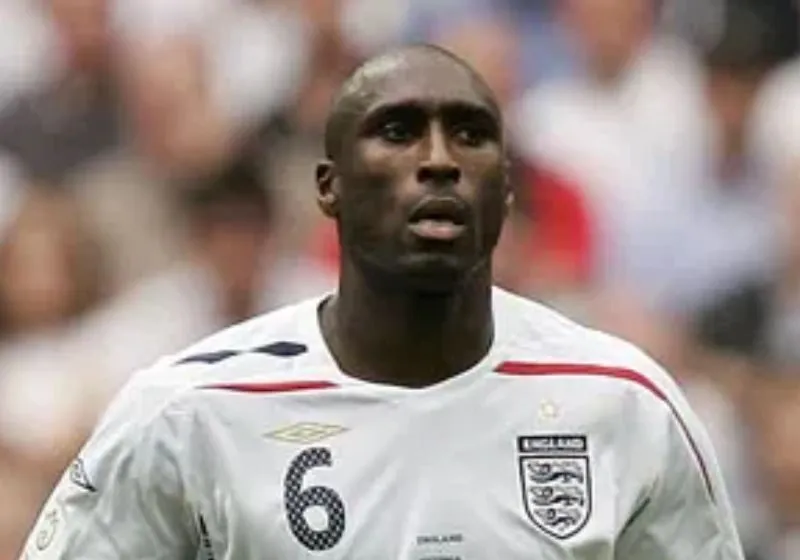 Sol Campbell: Trung vệ thép huyền thoại bóng đá Anh