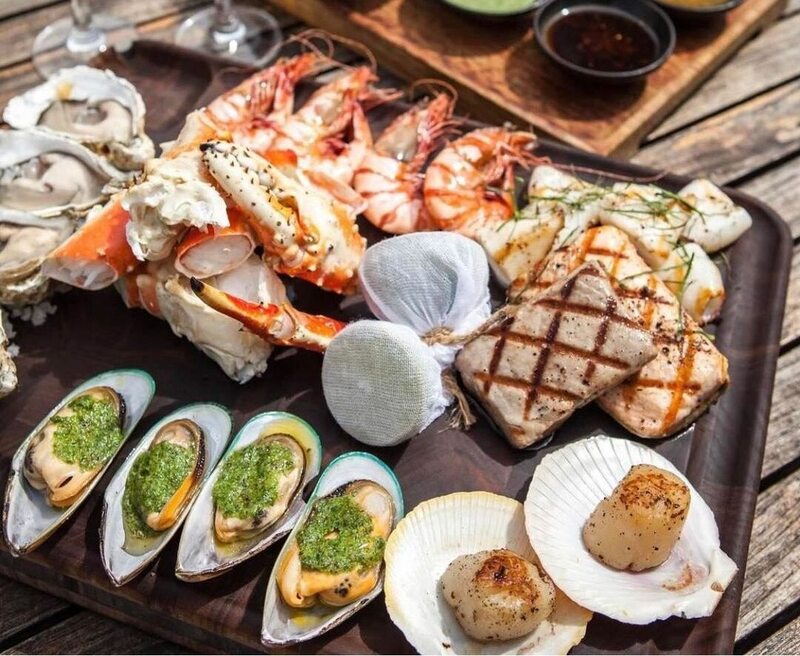 The Deck Saigon với view ngắm hoàng hôn cực phẩm