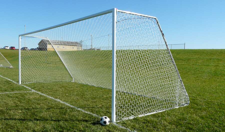 Cầu Môn Là Gì? Khám Phá Chi Tiết Về Trái Tim Của Sân Cỏ Bóng Đá