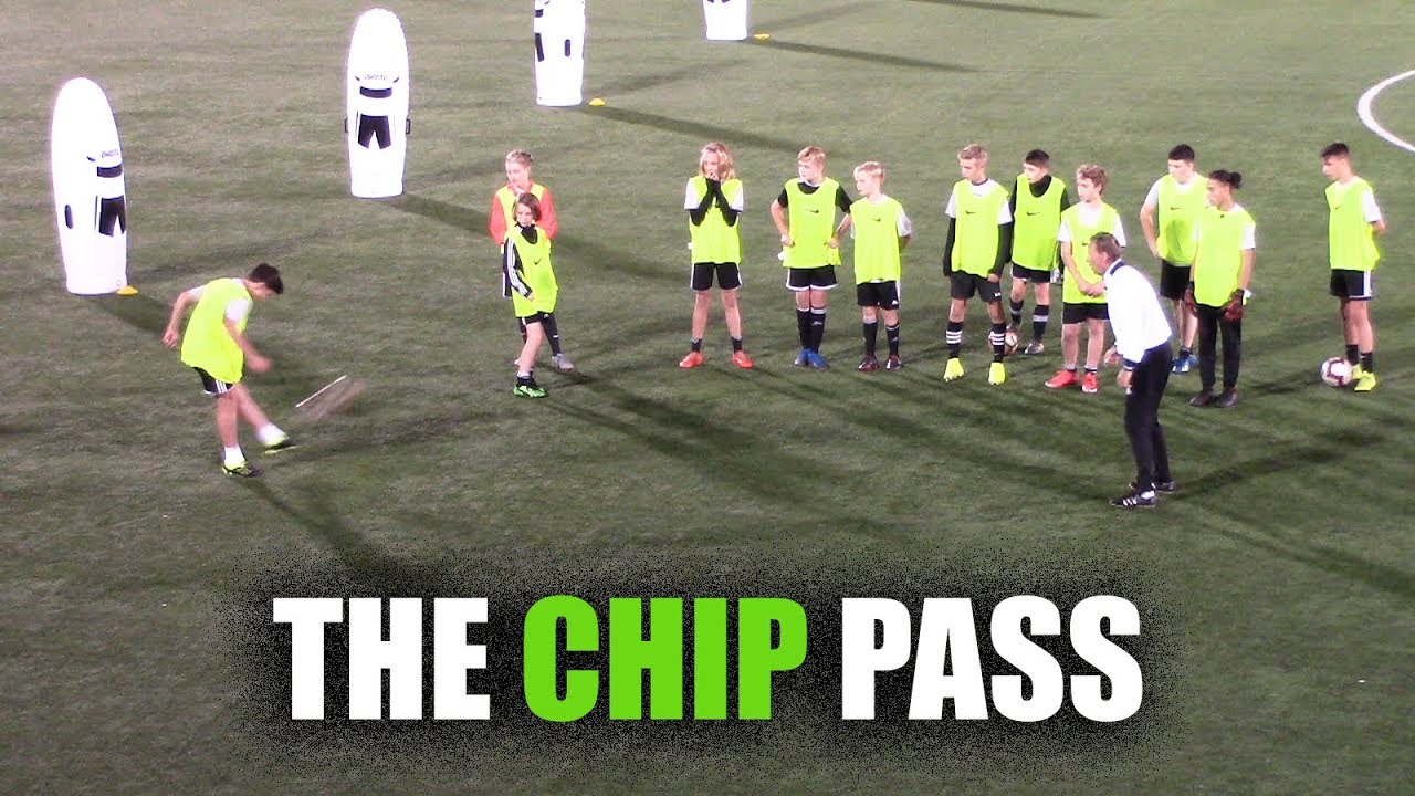 Khám Phá Kỹ Thuật Free Kick Chip Pass Và Cách Thực Hiện Tốt